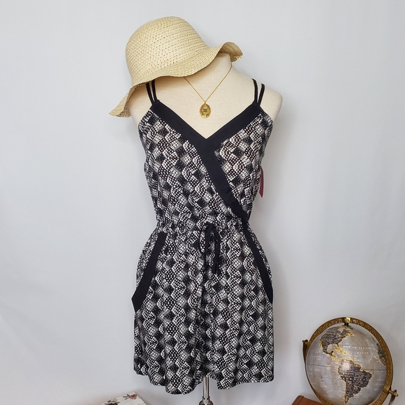 Black/White Xhilaration Romper - Size M (NWT) - Picture 4 of 12